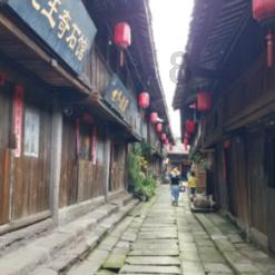 小萌妹的甜美装扮